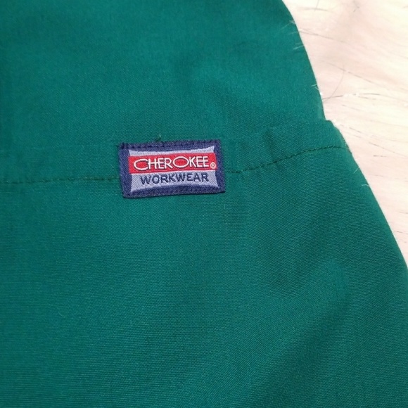 Cherokee button-down scrub top - Picture 4 of 6